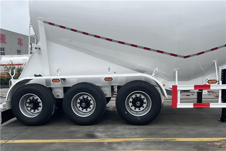 TITAN 30cbm Dry Bulker Cement Tanker Trailer with Air Suspension for Sale In Zambia - Semiremorcă siloz: Foto 3 TITAN 30cbm Dry Bulker Cement Tanker Trailer with Air Suspension for Sale In Zambia - Semiremorcă siloz: Foto 3
