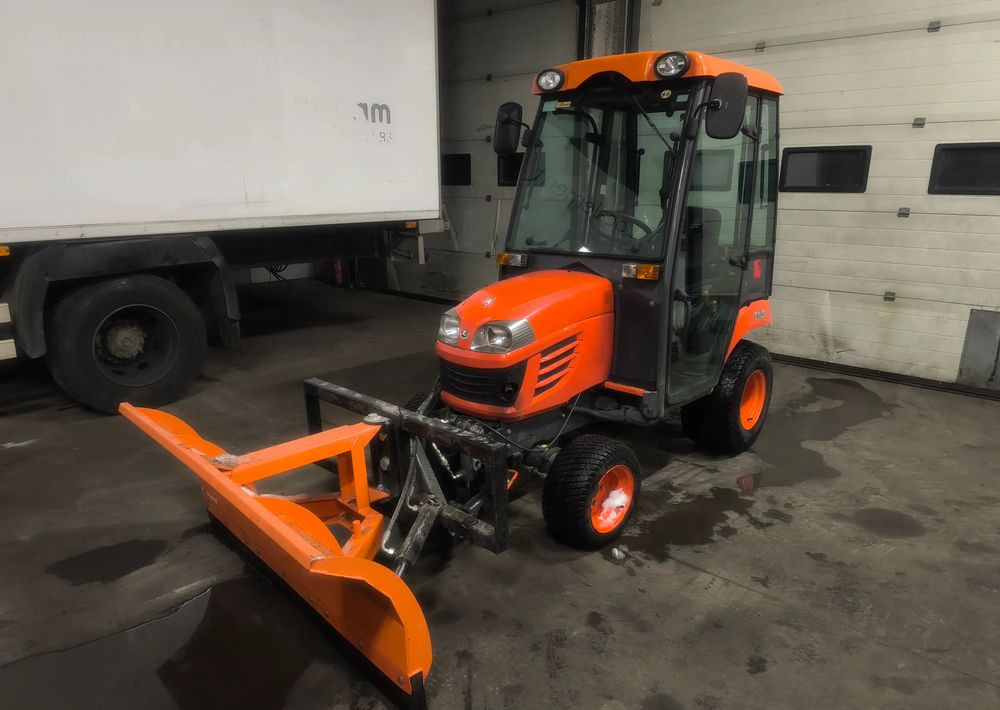 Kubota BX350 4x4 Traktorek komunalny kosiarka pług piaskarka pełen osprzęt - Tractor comunal: Foto 2 Kubota BX350 4x4 Traktorek komunalny kosiarka pług piaskarka pełen osprzęt - Tractor comunal: Foto 2