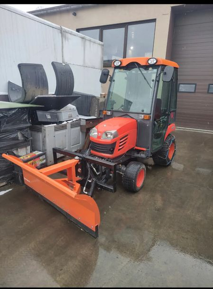 Kubota BX350 4x4 Traktorek komunalny kosiarka pług piaskarka pełen osprzęt - Tractor comunal: Foto 5 Kubota BX350 4x4 Traktorek komunalny kosiarka pług piaskarka pełen osprzęt - Tractor comunal: Foto 5