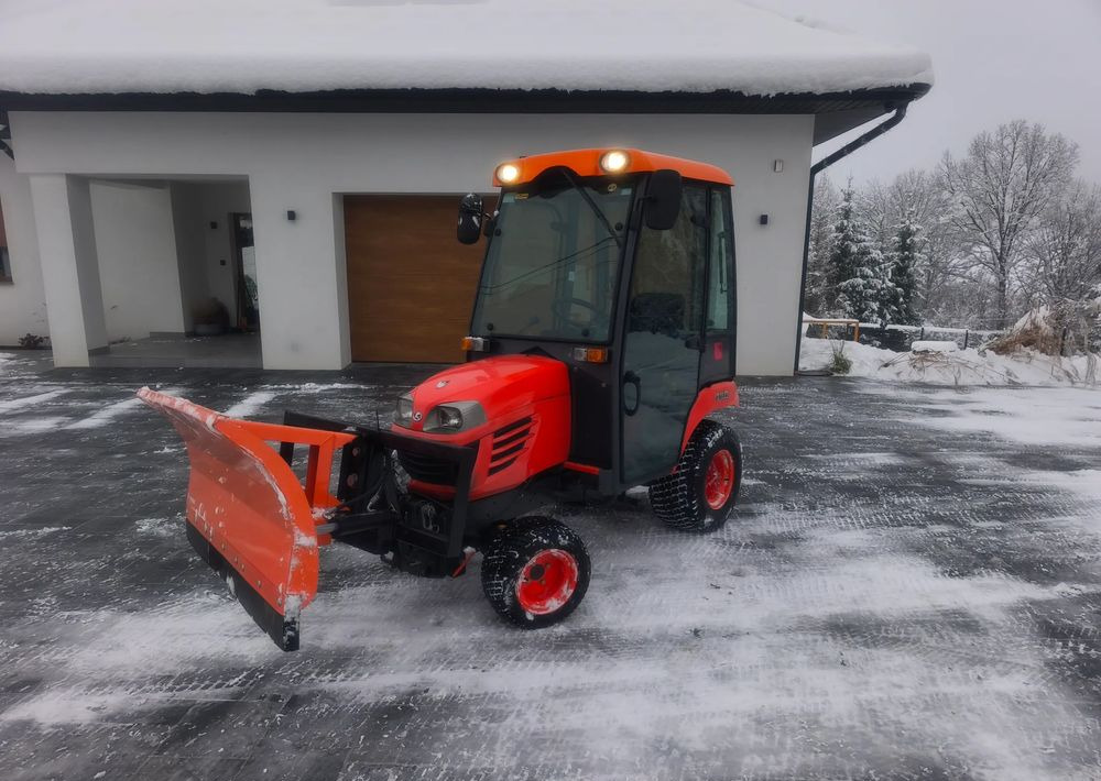 Kubota BX350 4x4 Traktorek komunalny kosiarka pług piaskarka pełen osprzęt - Tractor comunal: Foto 1 Kubota BX350 4x4 Traktorek komunalny kosiarka pług piaskarka pełen osprzęt - Tractor comunal: Foto 1
