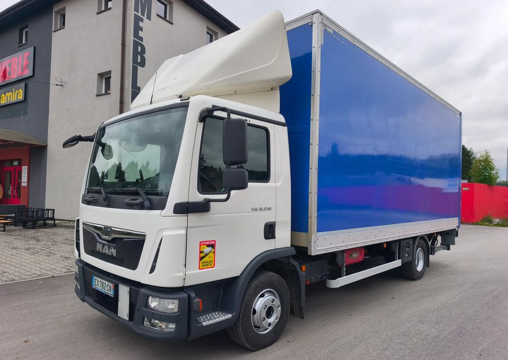 MAN TGL 12.250 kontener 6,2 , winda - Camion furgon: Foto 1 MAN TGL 12.250 kontener 6,2 , winda - Camion furgon: Foto 1