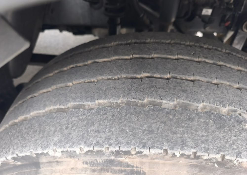 Renault GAMA D 14.210 chłodnia izoterma 16 palet poduszka - Camion frigider: Foto 5 Renault GAMA D 14.210 chłodnia izoterma 16 palet poduszka - Camion frigider: Foto 5