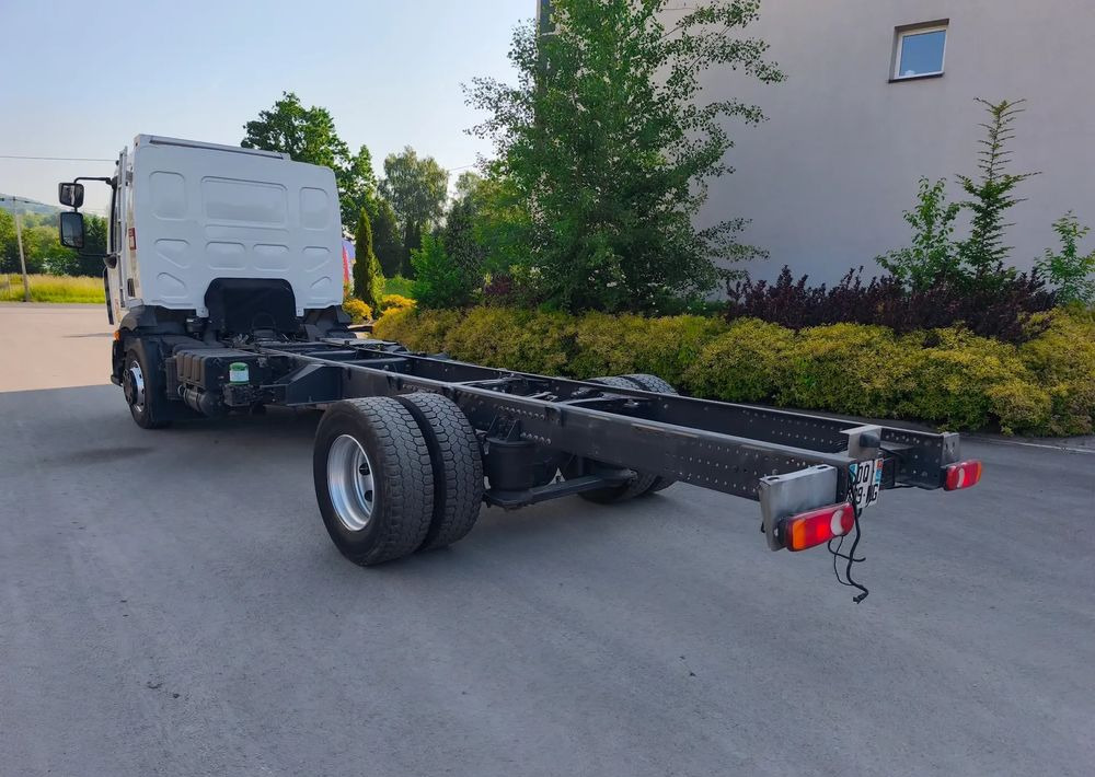 Renault Gama D 16.250 rama do zabudowy poduszka blokada mostu - Camion şasiu: Foto 4 Renault Gama D 16.250 rama do zabudowy poduszka blokada mostu - Camion şasiu: Foto 4