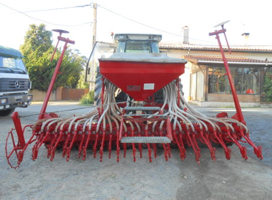 Kverneland DAS + Kverneland herse rotative - Semănătoare combinată: Foto 2 Kverneland DAS + Kverneland herse rotative - Semănătoare combinată: Foto 2