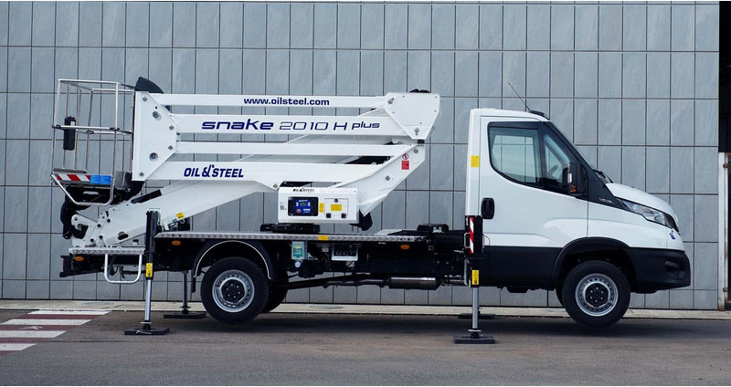 Oil & Steel Snake 2010 HE PLUS Sobre IVECO 35S14 Distancia entre ejes 3750 mm - Camion cu nacela: Foto 1 Oil & Steel Snake 2010 HE PLUS Sobre IVECO 35S14 Distancia entre ejes 3750 mm - Camion cu nacela: Foto 1