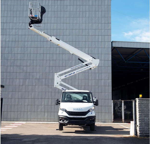 Oil & Steel Snake 2010 HE PLUS Sobre IVECO 35S14 Distancia entre ejes 3750 mm - Camion cu nacela: Foto 2 Oil & Steel Snake 2010 HE PLUS Sobre IVECO 35S14 Distancia entre ejes 3750 mm - Camion cu nacela: Foto 2