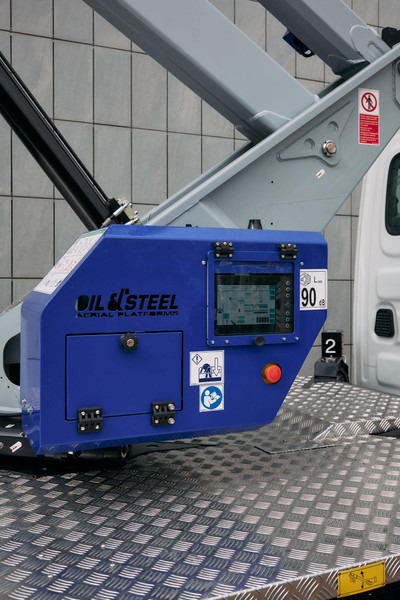 Oil & Steel Snake 26 Sobre IVECO 35S14 Distancia entre ejes 4100 mm - Camion cu nacela: Foto 5 Oil & Steel Snake 26 Sobre IVECO 35S14 Distancia entre ejes 4100 mm - Camion cu nacela: Foto 5