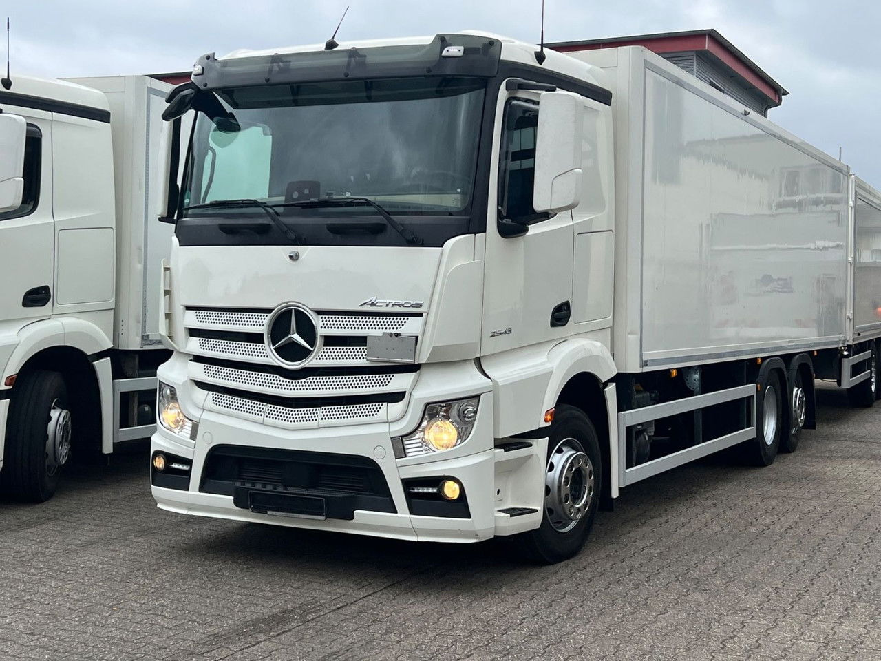 Mercedes-Benz Actros 2543 LBW Voll-Luft-Gefed-Lang Kof - Camion furgon: Foto 2 Mercedes-Benz Actros 2543 LBW Voll-Luft-Gefed-Lang Kof - Camion furgon: Foto 2