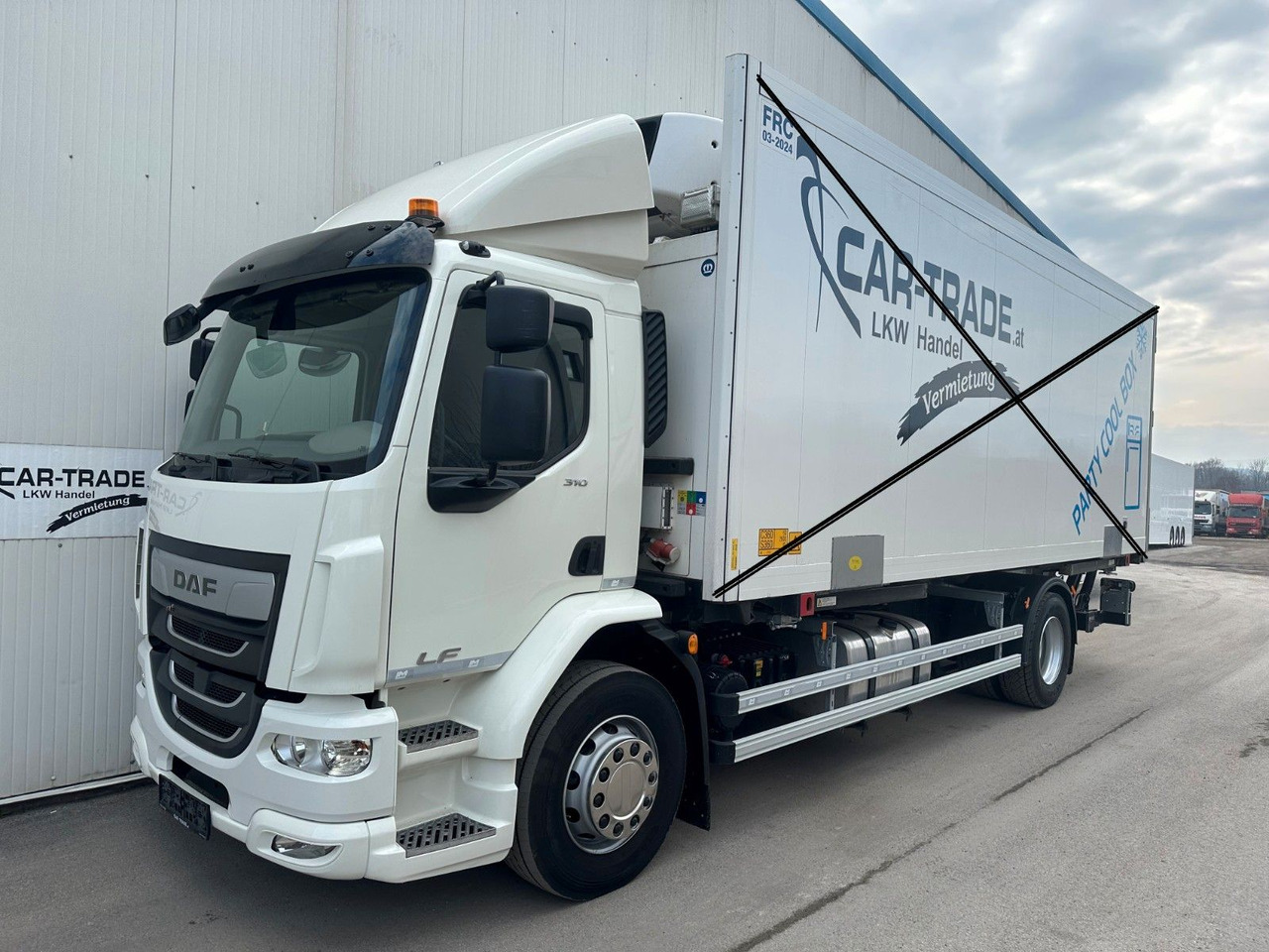 DAF LF 310 8G LBW Bär2T 3J-Garatnie DAF LF 310 8G LBW Bär2T 3J-Garatnie - Camion transport containere/ Swap body: Foto 3 DAF LF 310 8G LBW Bär2T 3J-Garatnie DAF LF 310 8G LBW Bär2T 3J-Garatnie - Camion transport containere/ Swap body: Foto 3