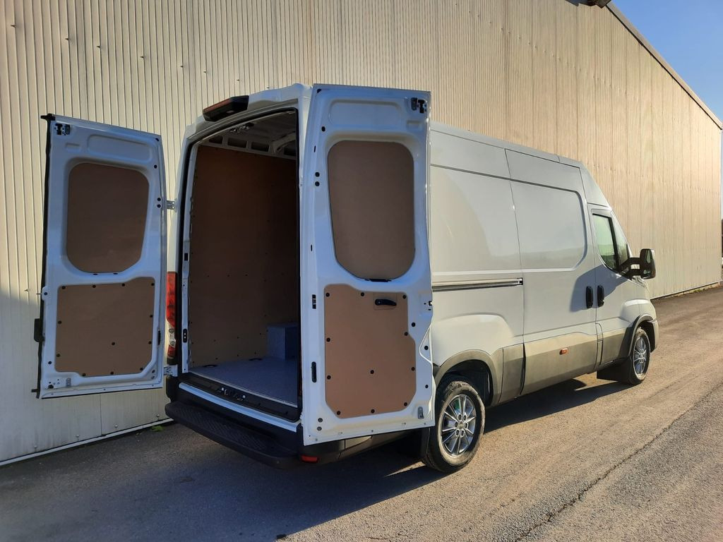 Iveco Daily 35S14 8g HiMatic L3H2 Mod.25 Iveco Daily 35S14 8g HiMatic L3H2 Mod.25 - Dubă: Foto 4 Iveco Daily 35S14 8g HiMatic L3H2 Mod.25 Iveco Daily 35S14 8g HiMatic L3H2 Mod.25 - Dubă: Foto 4