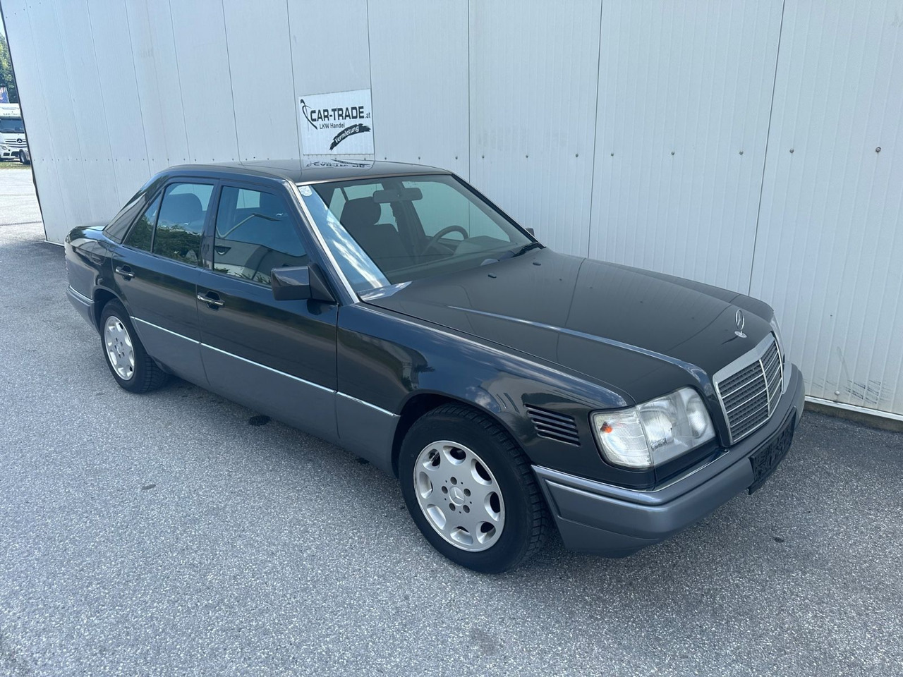 Mercedes-Benz E 250 DIESEL - Berlină/ Sedan: Foto 2 Mercedes-Benz E 250 DIESEL - Berlină/ Sedan: Foto 2