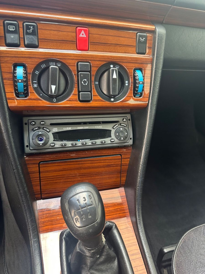 Mercedes-Benz E 250 DIESEL - Berlină/ Sedan: Foto 5 Mercedes-Benz E 250 DIESEL - Berlină/ Sedan: Foto 5