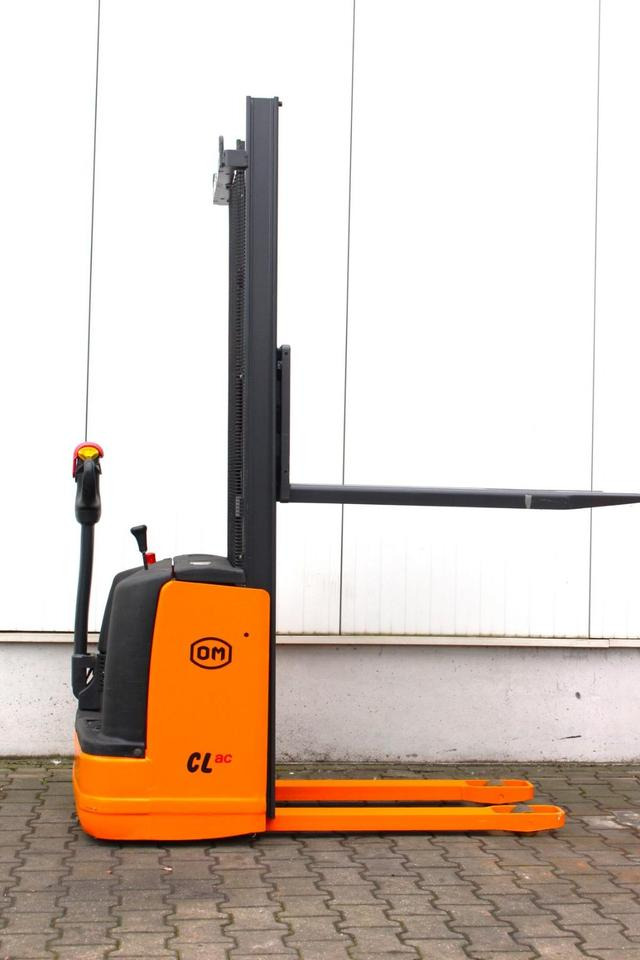 OM CL10,5ac - Batterie NEU - Transpalet la mare înălţime: Foto 4 OM CL10,5ac - Batterie NEU - Transpalet la mare înălţime: Foto 4