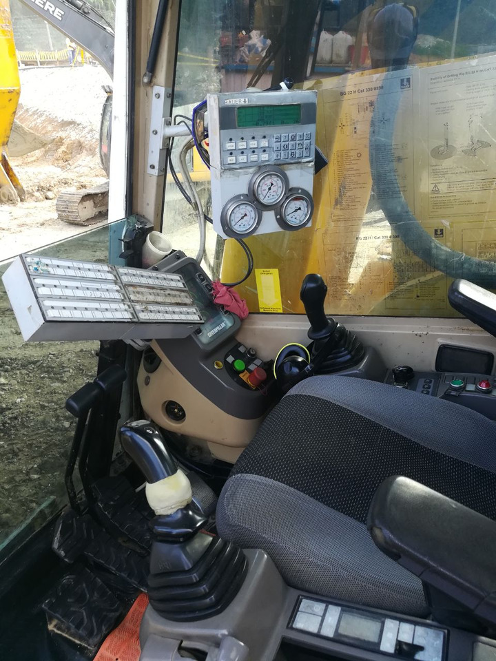 BAUER BG 22H - Maşină de foraj: Foto 5 BAUER BG 22H - Maşină de foraj: Foto 5