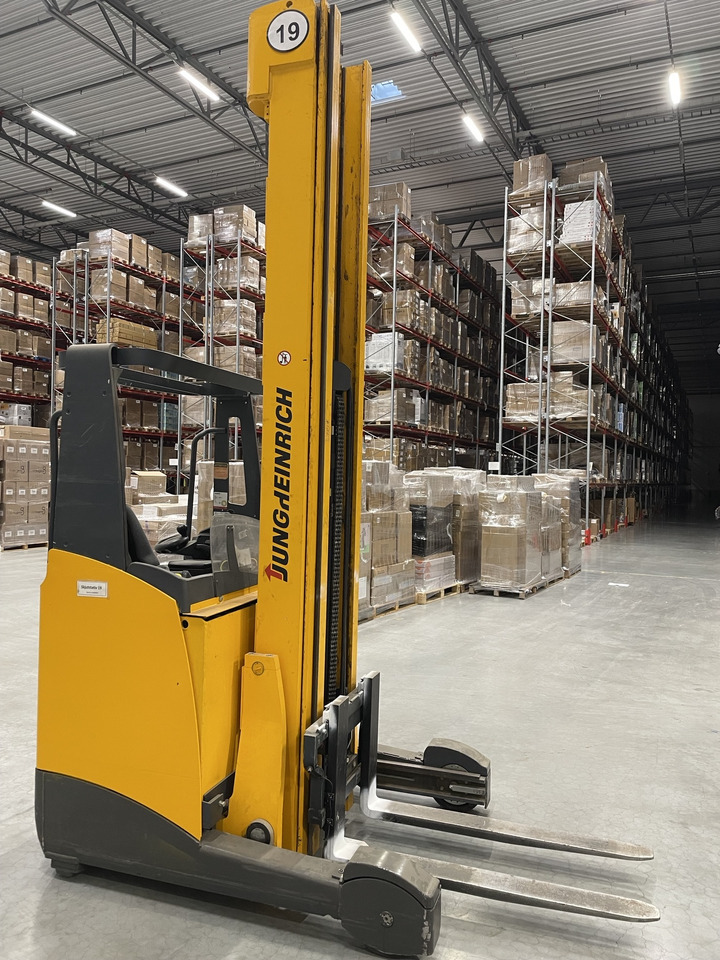 JUNGHEINRICH ETV214 - Stivuitor cu catarg retractabil: Foto 1 JUNGHEINRICH ETV214 - Stivuitor cu catarg retractabil: Foto 1