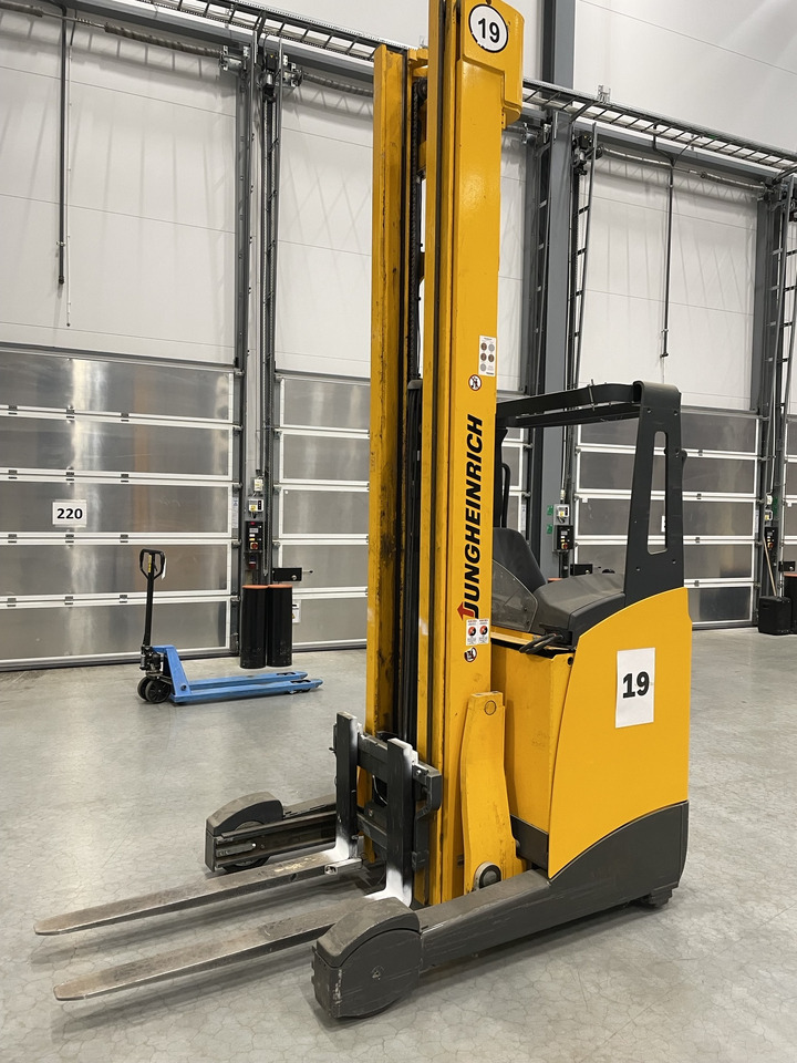 JUNGHEINRICH ETV214 - Stivuitor cu catarg retractabil: Foto 3 JUNGHEINRICH ETV214 - Stivuitor cu catarg retractabil: Foto 3