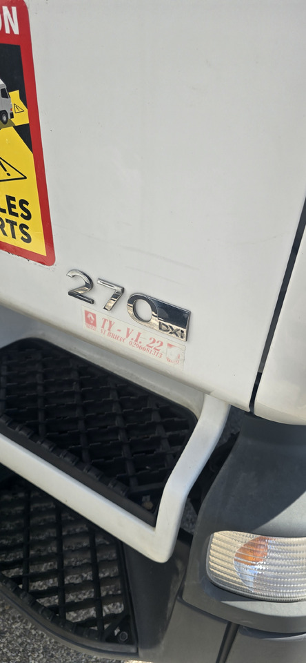 RENAULT - Camion frigider: Foto 4 RENAULT - Camion frigider: Foto 4