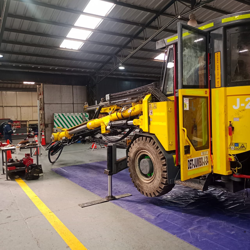 EPIROC BOOMER S2C - Masina de foraj orizontala: Foto 5 EPIROC BOOMER S2C - Masina de foraj orizontala: Foto 5