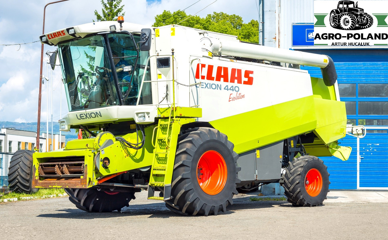 CLAAS LEXION 440 EVOLUTION - 2003 ROK + CLAAS C 540 SKŁADANY - 2007 ROK - Combină de recoltat cereale: Foto 2 CLAAS LEXION 440 EVOLUTION - 2003 ROK + CLAAS C 540 SKŁADANY - 2007 ROK - Combină de recoltat cereale: Foto 2
