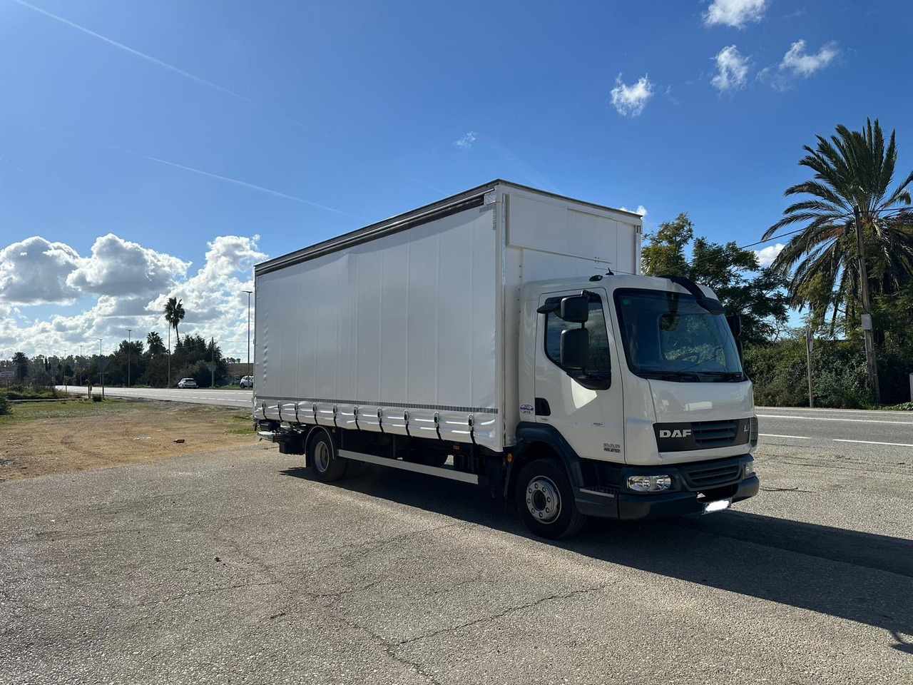 DAF LF 45.250 - Camion cu prelată: Foto 4 DAF LF 45.250 - Camion cu prelată: Foto 4