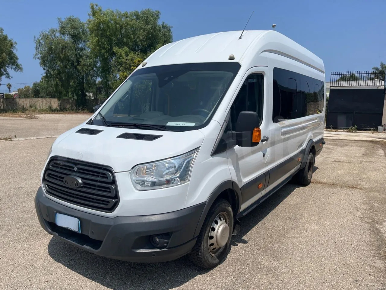 Ford Transit - Microbuz, Transport persoane: Foto 4 Ford Transit - Microbuz, Transport persoane: Foto 4