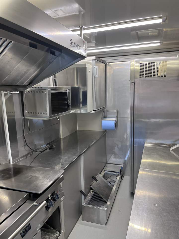FOOD TRUCK - Nadgradnja s kuhinjsko opremo: ANGELO PO - Volkswagen Crafter - Autoutilitară: Foto 3 FOOD TRUCK - Nadgradnja s kuhinjsko opremo: ANGELO PO - Volkswagen Crafter - Autoutilitară: Foto 3