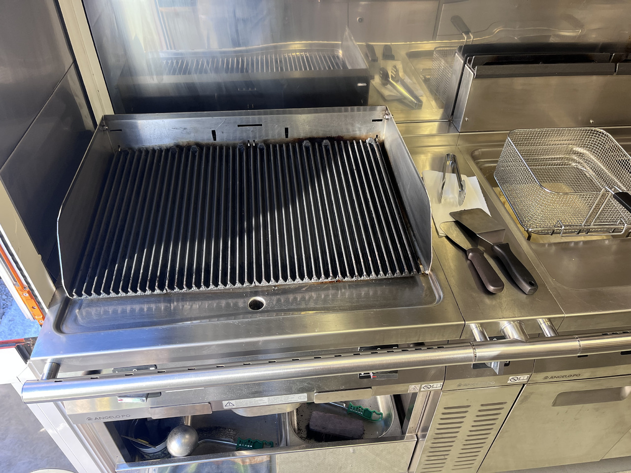 FOOD TRUCK - Nadgradnja s kuhinjsko opremo: ANGELO PO - Volkswagen Crafter - Autoutilitară: Foto 5 FOOD TRUCK - Nadgradnja s kuhinjsko opremo: ANGELO PO - Volkswagen Crafter - Autoutilitară: Foto 5