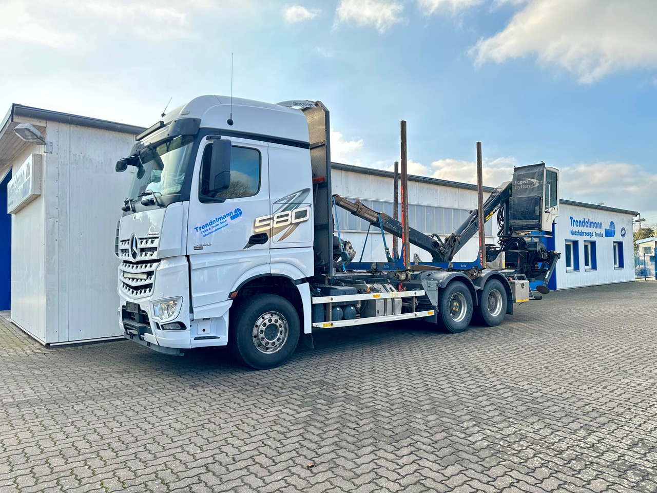 Mercedes Arocs 3358 L 6x4 Radstand 4500 Arocs 3358 L 6x4 Blatt-Luft Gefedert - Camion forestier: Foto 2 Mercedes Arocs 3358 L 6x4 Radstand 4500 Arocs 3358 L 6x4 Blatt-Luft Gefedert - Camion forestier: Foto 2