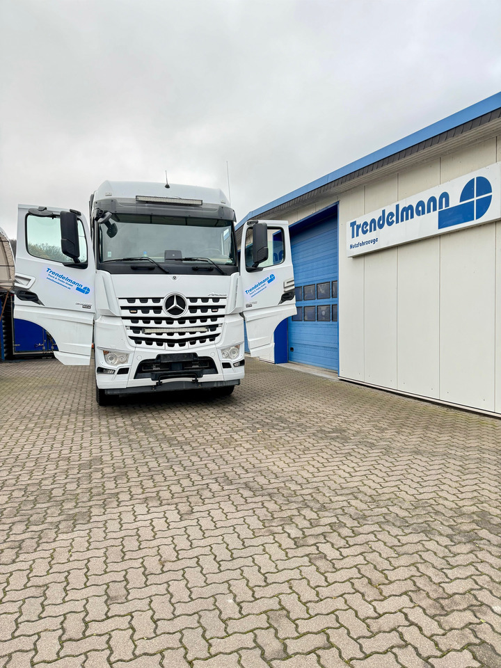 Mercedes Arocs 3358 L 6x4 Radstand 4500 Arocs 3358 L 6x4 Blatt-Luft Gefedert - Camion forestier: Foto 1 Mercedes Arocs 3358 L 6x4 Radstand 4500 Arocs 3358 L 6x4 Blatt-Luft Gefedert - Camion forestier: Foto 1