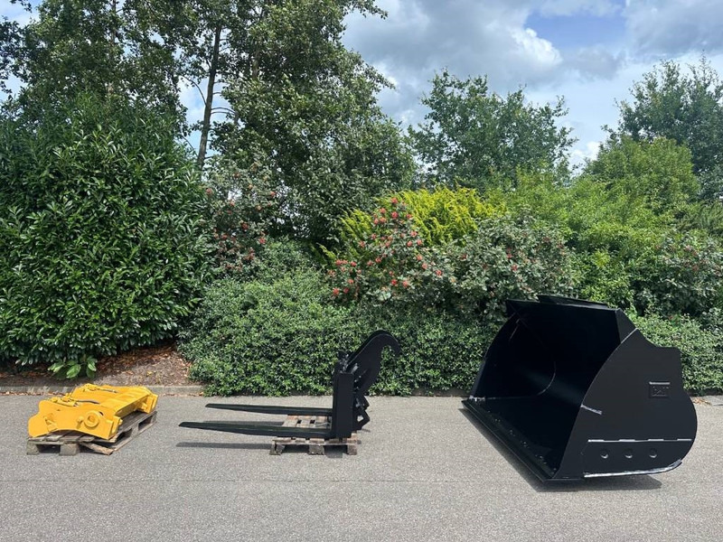 Cat 938M Fusion coupler, Bucket, Forks - Cuplare rapidă pentru Utilaje constructii: Foto 1 Cat 938M Fusion coupler, Bucket, Forks - Cuplare rapidă pentru Utilaje constructii: Foto 1