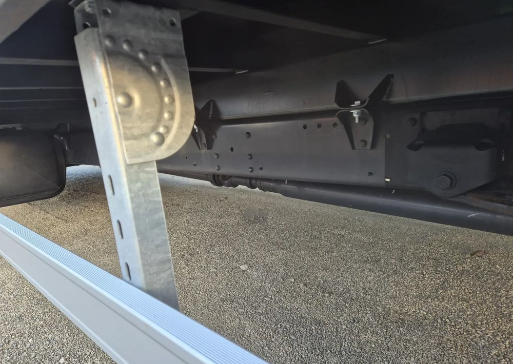 Iveco 70C18 3.0 180KM/ Skrzyniowy / 1 Właściciel/ Himatic 8b/ Rozstaw osi max 5.1m/ - Autoutilitară cu platformă: Foto 5 Iveco 70C18 3.0 180KM/ Skrzyniowy / 1 Właściciel/ Himatic 8b/ Rozstaw osi max 5.1m/ - Autoutilitară cu platformă: Foto 5