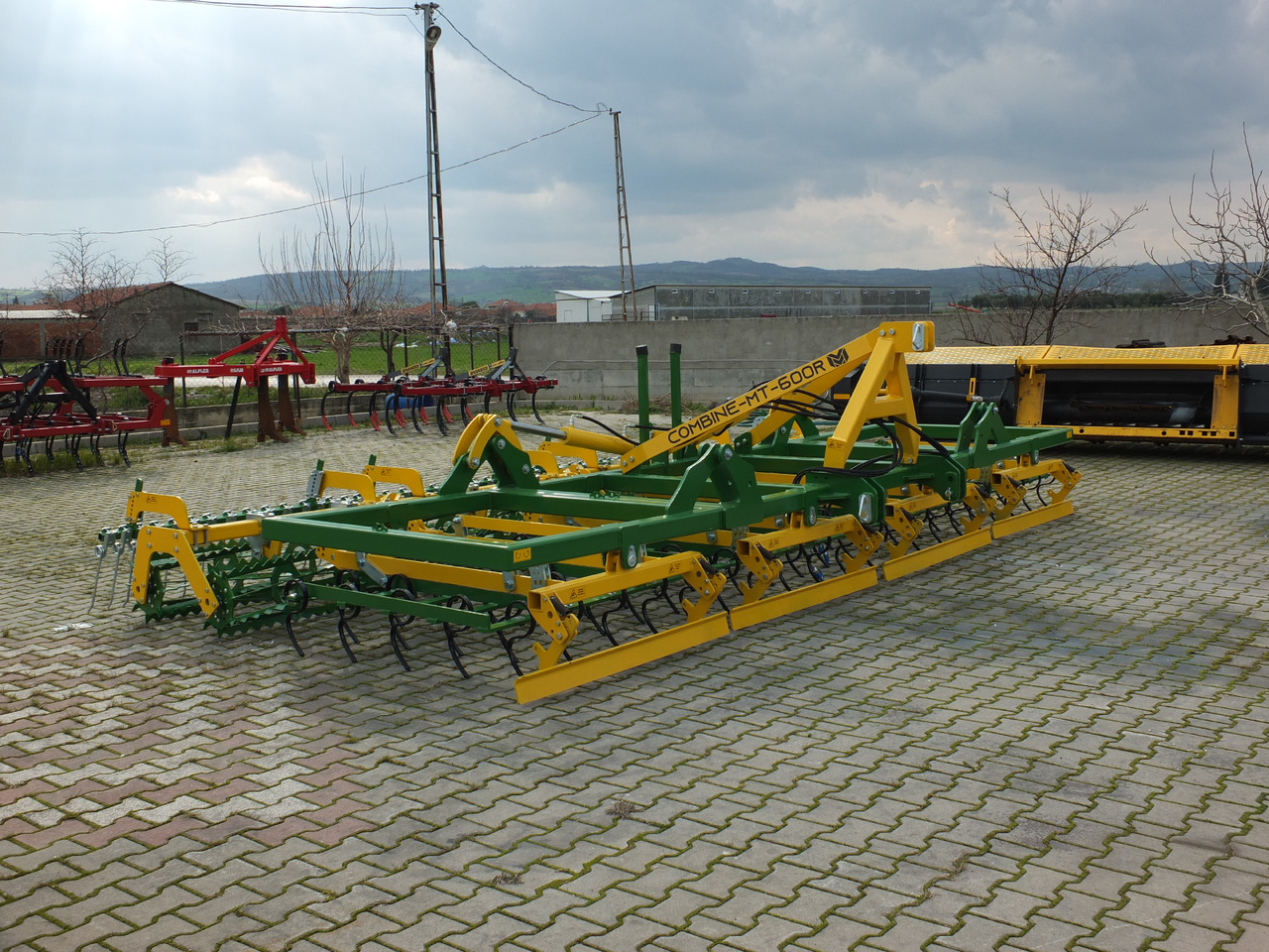 Modonex MT-600R Combine - Maşină pentru prelucrarea solului: Foto 3 Modonex MT-600R Combine - Maşină pentru prelucrarea solului: Foto 3