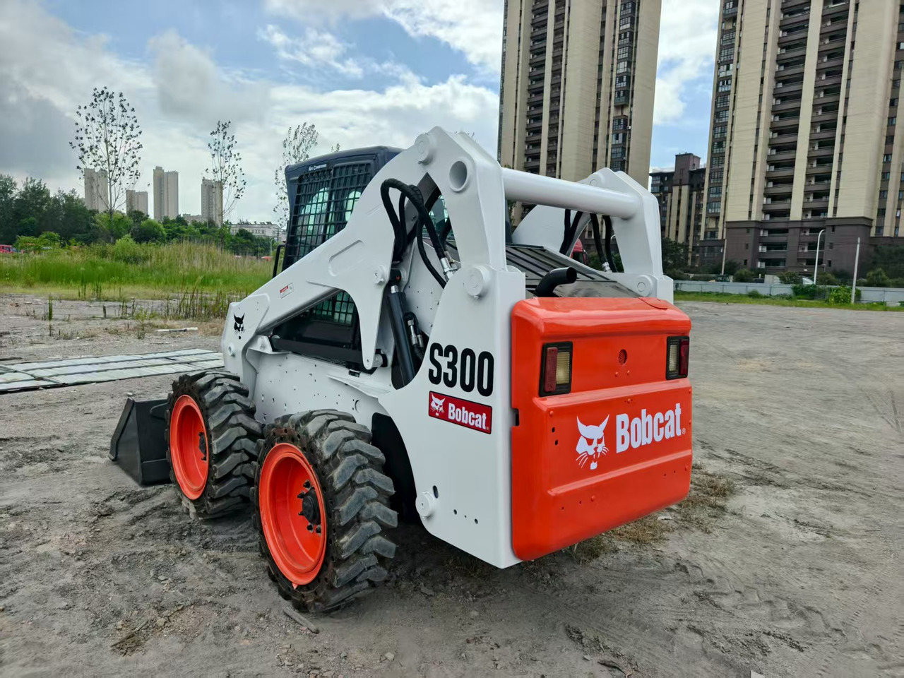 BOBCAT skid steer loader S300 Mining/Agriculture/Urban Construction - Mini încărcător: Foto 2 BOBCAT skid steer loader S300 Mining/Agriculture/Urban Construction - Mini încărcător: Foto 2