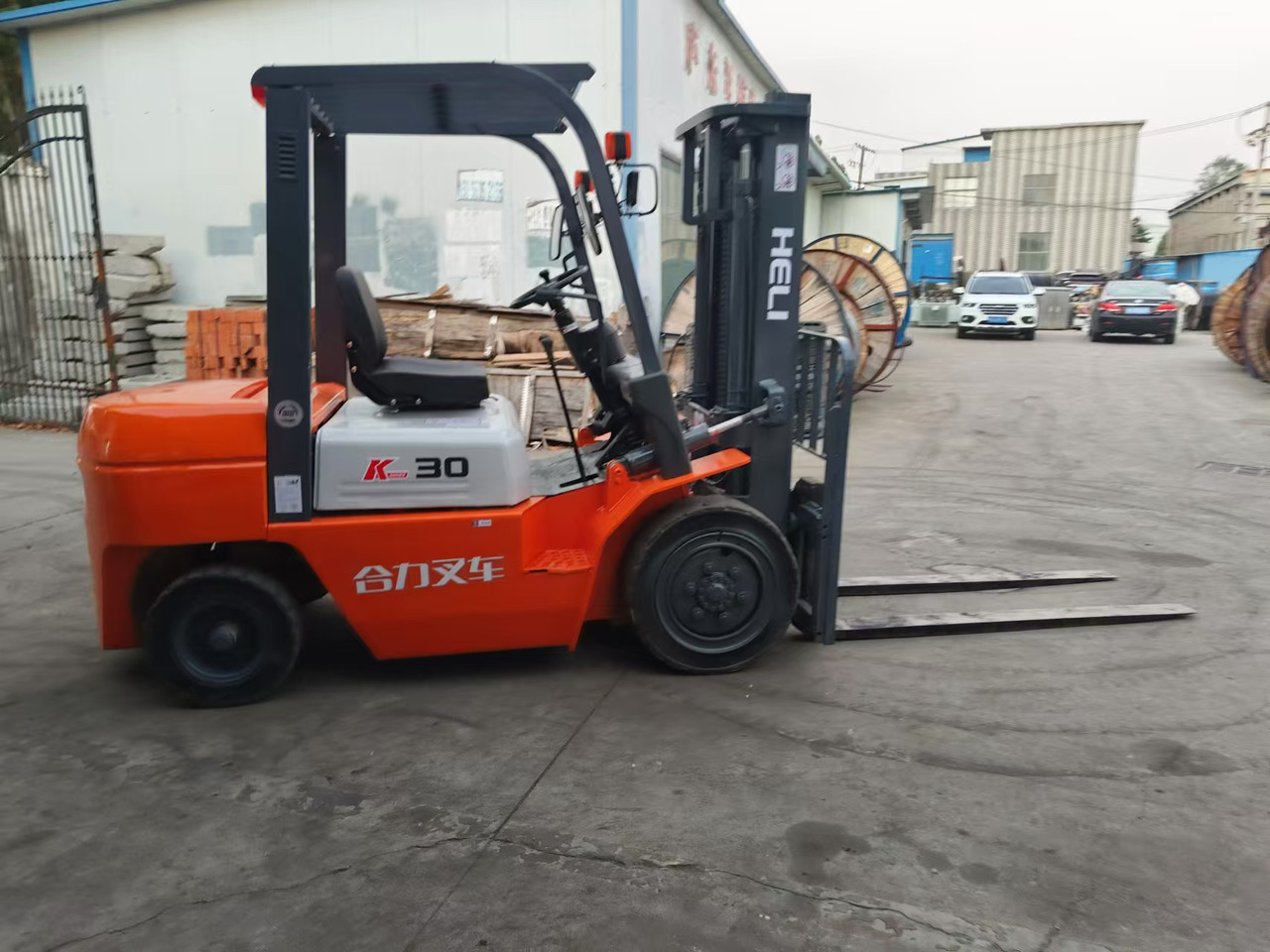 HELI k30 used 3 ton diesel forklift Customizable mast clamps low price - Stivuitor diesel: Foto 1 HELI k30 used 3 ton diesel forklift Customizable mast clamps low price - Stivuitor diesel: Foto 1