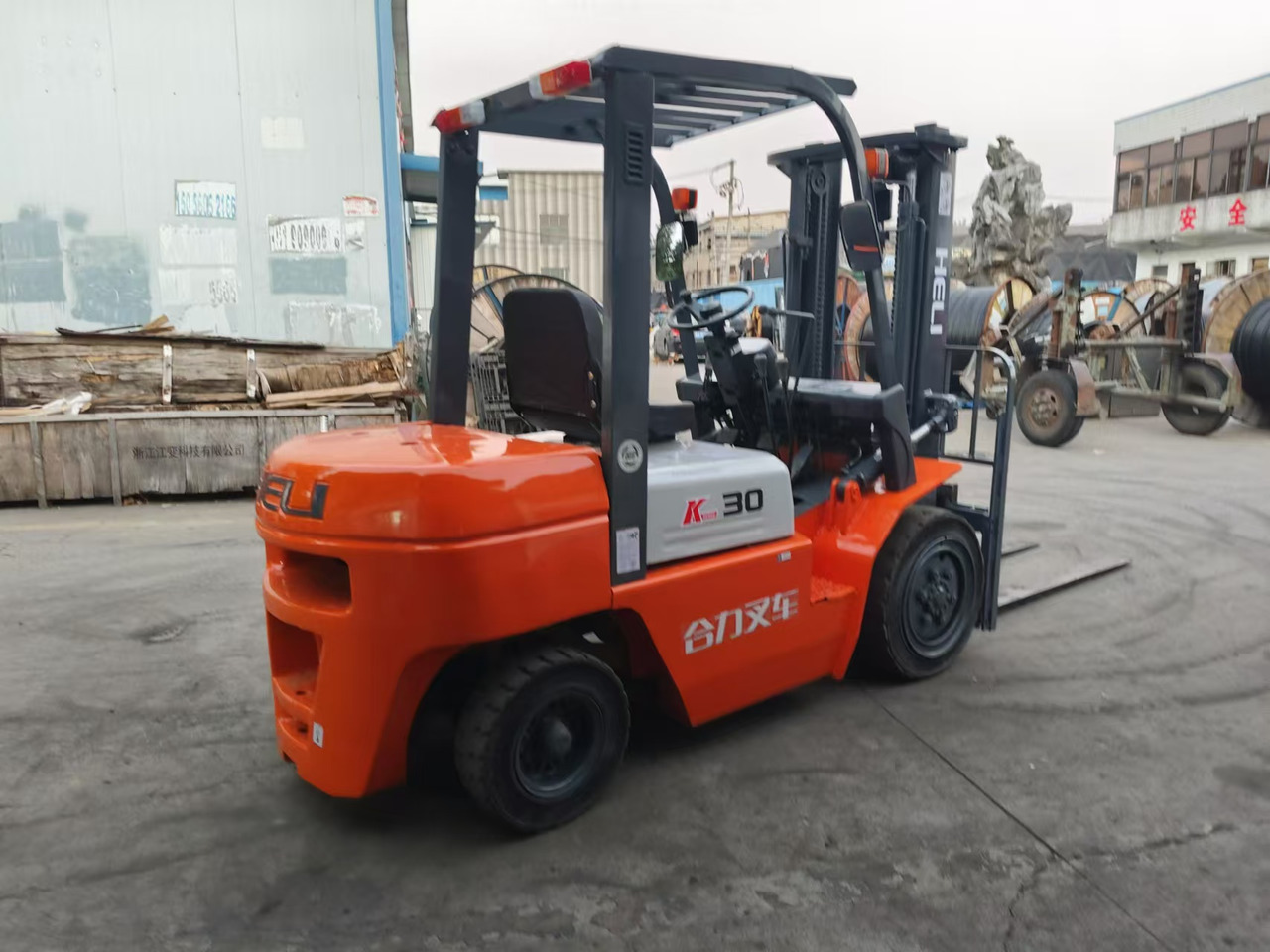HELI k30 used 3 ton diesel forklift Customizable mast clamps low price - Stivuitor diesel: Foto 4 HELI k30 used 3 ton diesel forklift Customizable mast clamps low price - Stivuitor diesel: Foto 4