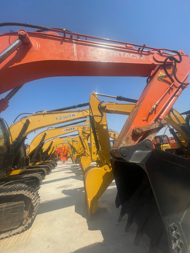 HITACHI ZX350 crawler excavator low hours excellent condition original - Excavator pe şenile: Foto 3 HITACHI ZX350 crawler excavator low hours excellent condition original - Excavator pe şenile: Foto 3