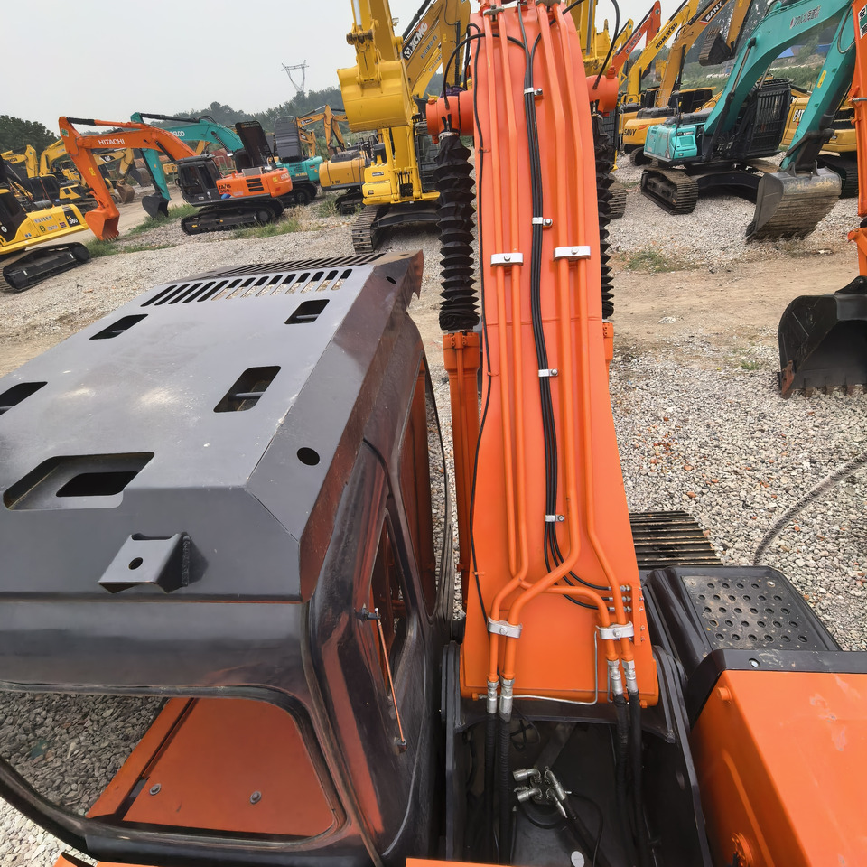 HYUNDAI zx200 japan original HYUNDAI 20 tons excavator - Excavator pe şenile: Foto 5 HYUNDAI zx200 japan original HYUNDAI 20 tons excavator - Excavator pe şenile: Foto 5