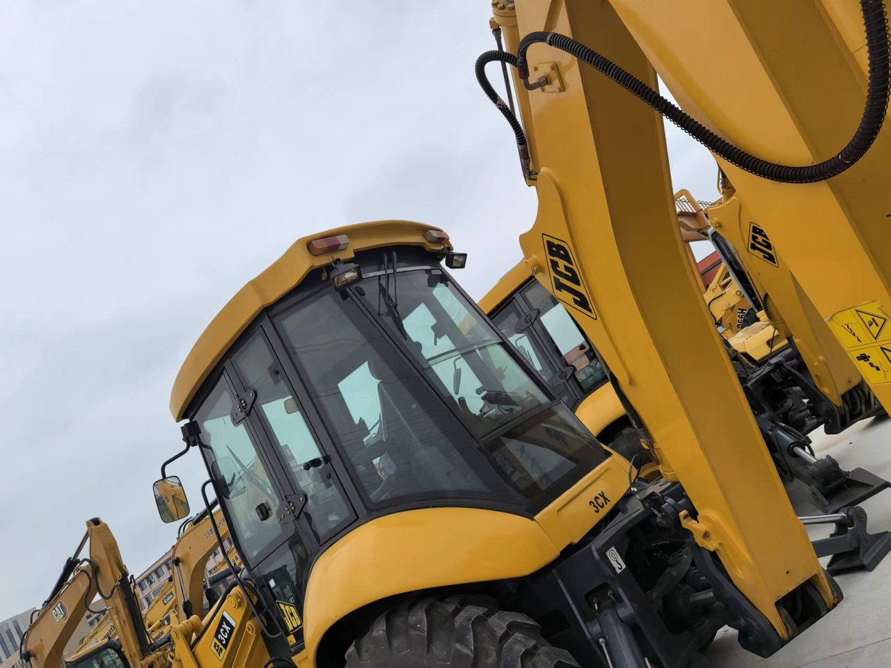 JCB 3CX backhoe loader TLB versatile machine multiple attachment options - Buldoexcavator: Foto 4 JCB 3CX backhoe loader TLB versatile machine multiple attachment options - Buldoexcavator: Foto 4