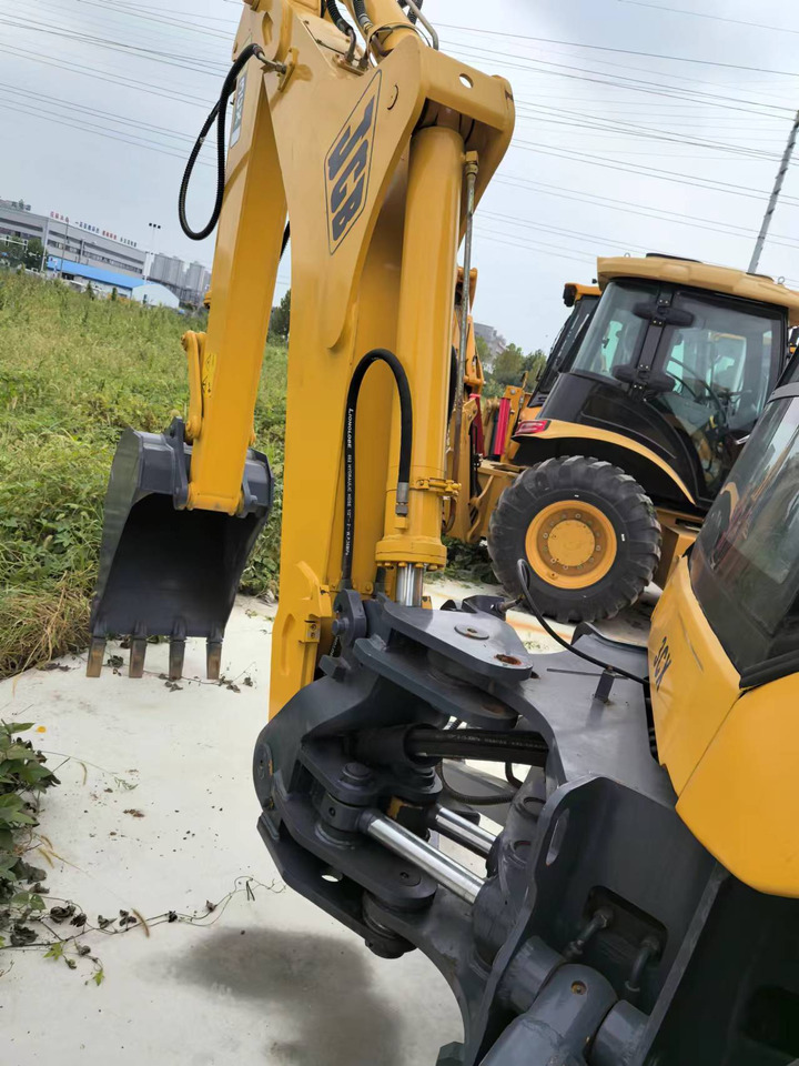 JCB 3CX backhoe loader TLB versatile machine multiple attachment options - Buldoexcavator: Foto 2 JCB 3CX backhoe loader TLB versatile machine multiple attachment options - Buldoexcavator: Foto 2