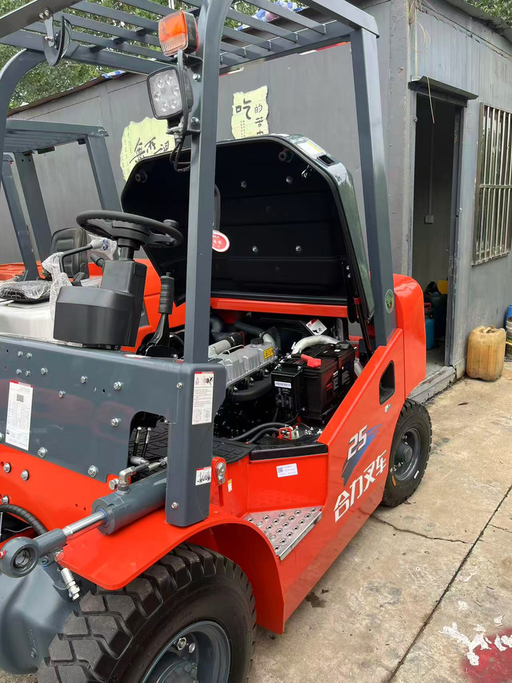 Heli brand new 2.5T diesel forklift famous China brand (Clamp available) - Stivuitor diesel: Foto 1 Heli brand new 2.5T diesel forklift famous China brand (Clamp available) - Stivuitor diesel: Foto 1