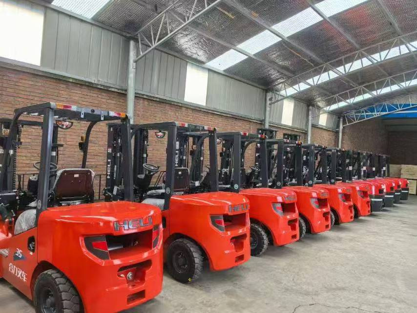 Heli brand new 3.5T diesel forklift(Clamp available) - Stivuitor diesel: Foto 2 Heli brand new 3.5T diesel forklift(Clamp available) - Stivuitor diesel: Foto 2