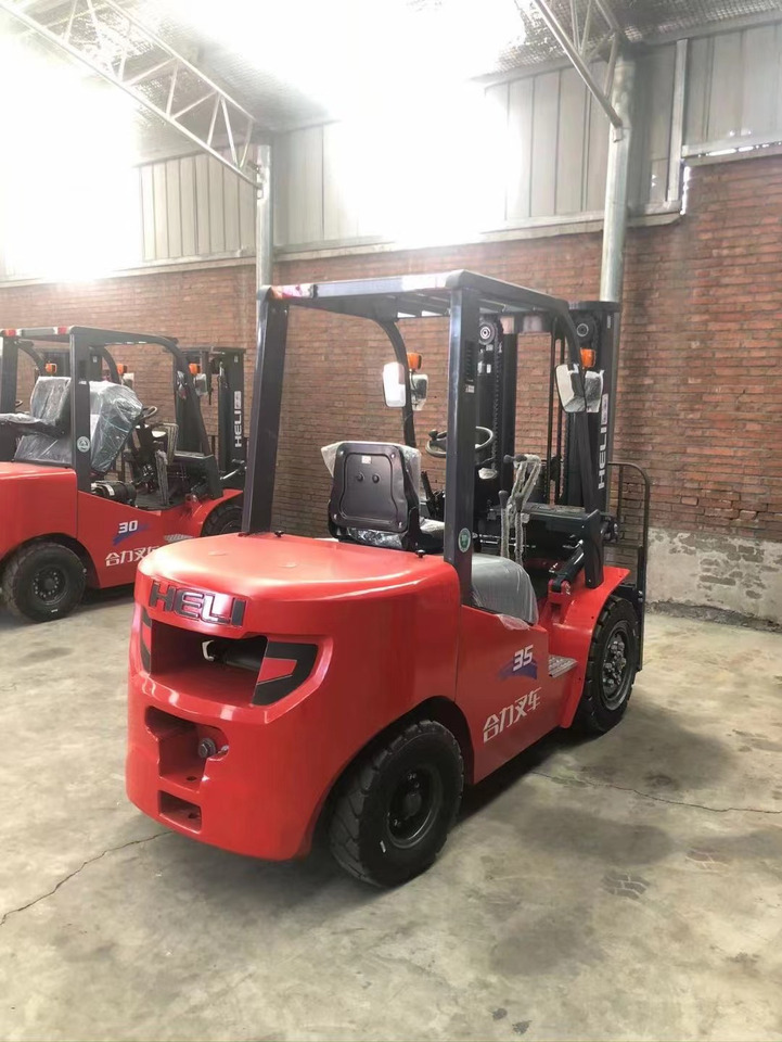 Heli brand new 3.5T diesel forklift(Clamp available) - Stivuitor diesel: Foto 5 Heli brand new 3.5T diesel forklift(Clamp available) - Stivuitor diesel: Foto 5