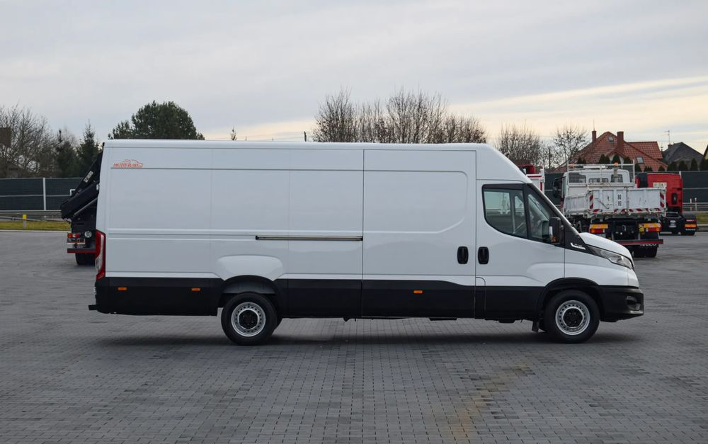 Iveco DAILY MAXI 35S14 / 2.3 - 140 KM / AUTOMAT HI-MATIC / NOWY MODEL / 3 OSOBY / DOSTAWCZE / BLASZAK / KAMERA COFANIA / TEMPOMAT / KLIMA / 2022 / SERWISOWANY / SPROWADZONY Z NIEMIEC - Dubă: Foto 4 Iveco DAILY MAXI 35S14 / 2.3 - 140 KM / AUTOMAT HI-MATIC / NOWY MODEL / 3 OSOBY / DOSTAWCZE / BLASZAK / KAMERA COFANIA / TEMPOMAT / KLIMA / 2022 / SERWISOWANY / SPROWADZONY Z NIEMIEC - Dubă: Foto 4