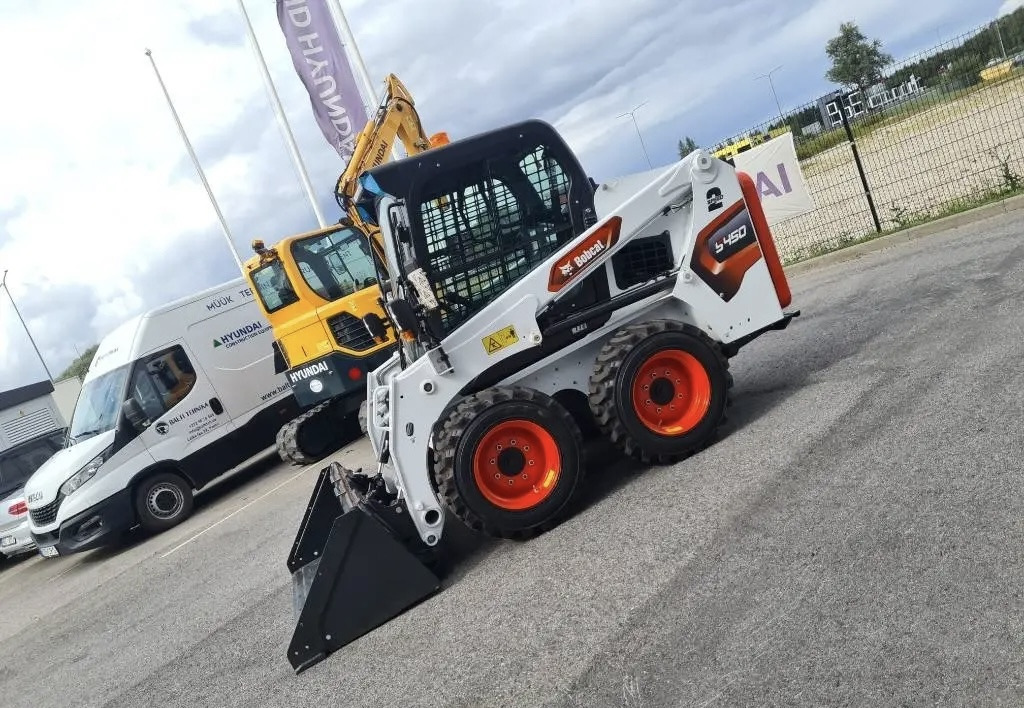 BOBCAT S450 - Mini încărcător: Foto 1 BOBCAT S450 - Mini încărcător: Foto 1
