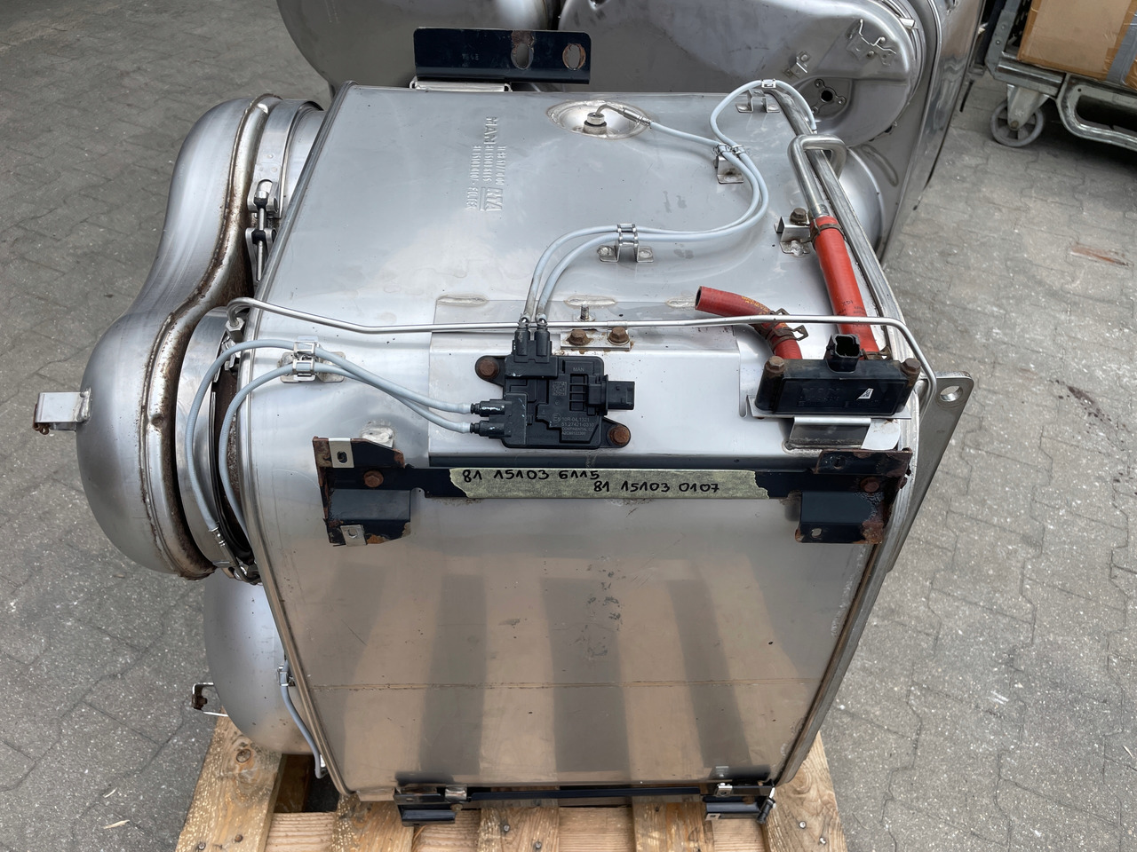 KATALIZATOR MAN TGX TGS EURO 6 DPF TŁUMIK WYDECH 81151036115 - Țeavă esapament pentru Camion: Foto 2 KATALIZATOR MAN TGX TGS EURO 6 DPF TŁUMIK WYDECH 81151036115 - Țeavă esapament pentru Camion: Foto 2