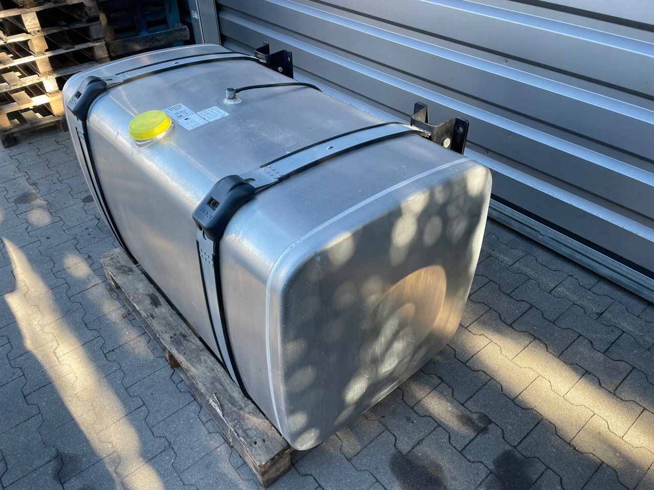 KOMPLETNY ZBIORNIK PALIWA MAN TGX TGS 580 L 81122016936 - Rezervor combustibil pentru Camion: Foto 4 KOMPLETNY ZBIORNIK PALIWA MAN TGX TGS 580 L 81122016936 - Rezervor combustibil pentru Camion: Foto 4