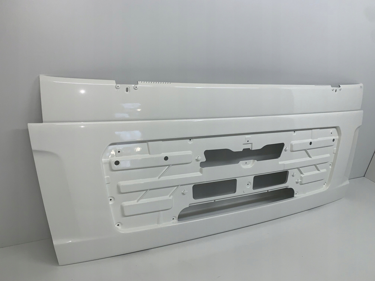 MASKA ATRAPA GRILL MAN TGL TGM NR 1812 - Capotă pentru Camion: Foto 3 MASKA ATRAPA GRILL MAN TGL TGM NR 1812 - Capotă pentru Camion: Foto 3