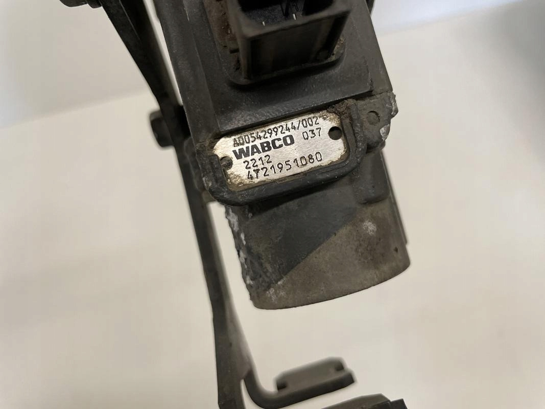 ZAWÓR CIŚNIENIA MERCEDES ACTROS MP4 A0054299244 - Suspensie pentru Camion: Foto 2 ZAWÓR CIŚNIENIA MERCEDES ACTROS MP4 A0054299244 - Suspensie pentru Camion: Foto 2