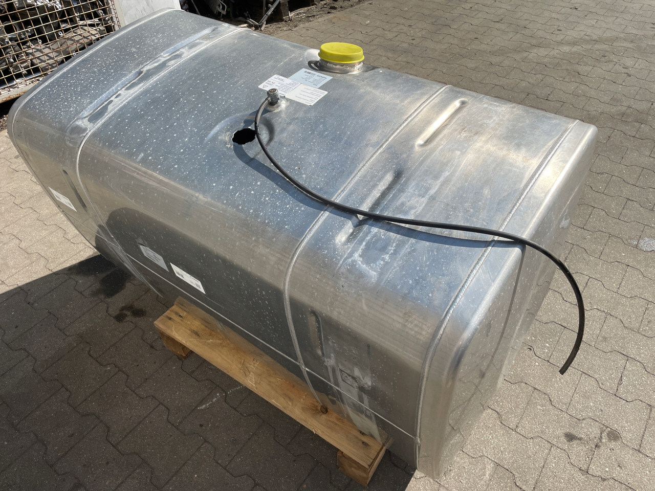 ZBIORNIK NA PALIWO MAN TGX TGS 580 L 81122016684 - Rezervor combustibil pentru Camion: Foto 4 ZBIORNIK NA PALIWO MAN TGX TGS 580 L 81122016684 - Rezervor combustibil pentru Camion: Foto 4