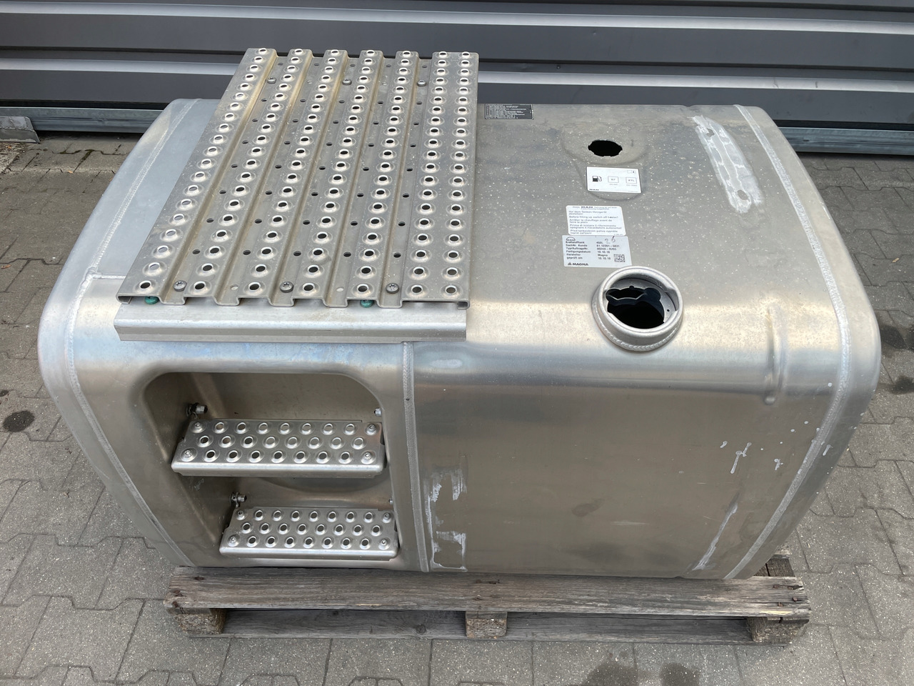 ZBIORNIK PALIWA MAN TGA TGX TGS 460 L 81122016831 - Rezervor combustibil pentru Camion: Foto 1 ZBIORNIK PALIWA MAN TGA TGX TGS 460 L 81122016831 - Rezervor combustibil pentru Camion: Foto 1